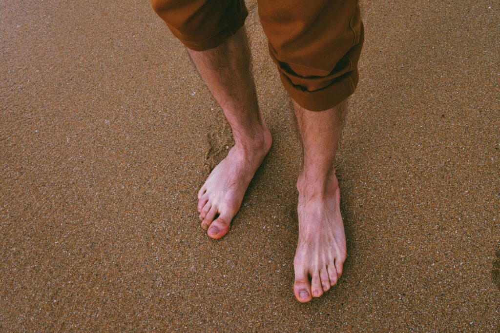 porque se hinchan los pies