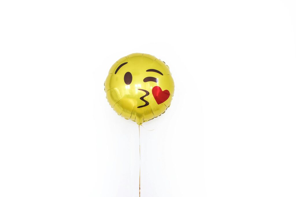 como tener emojis de iphone en android